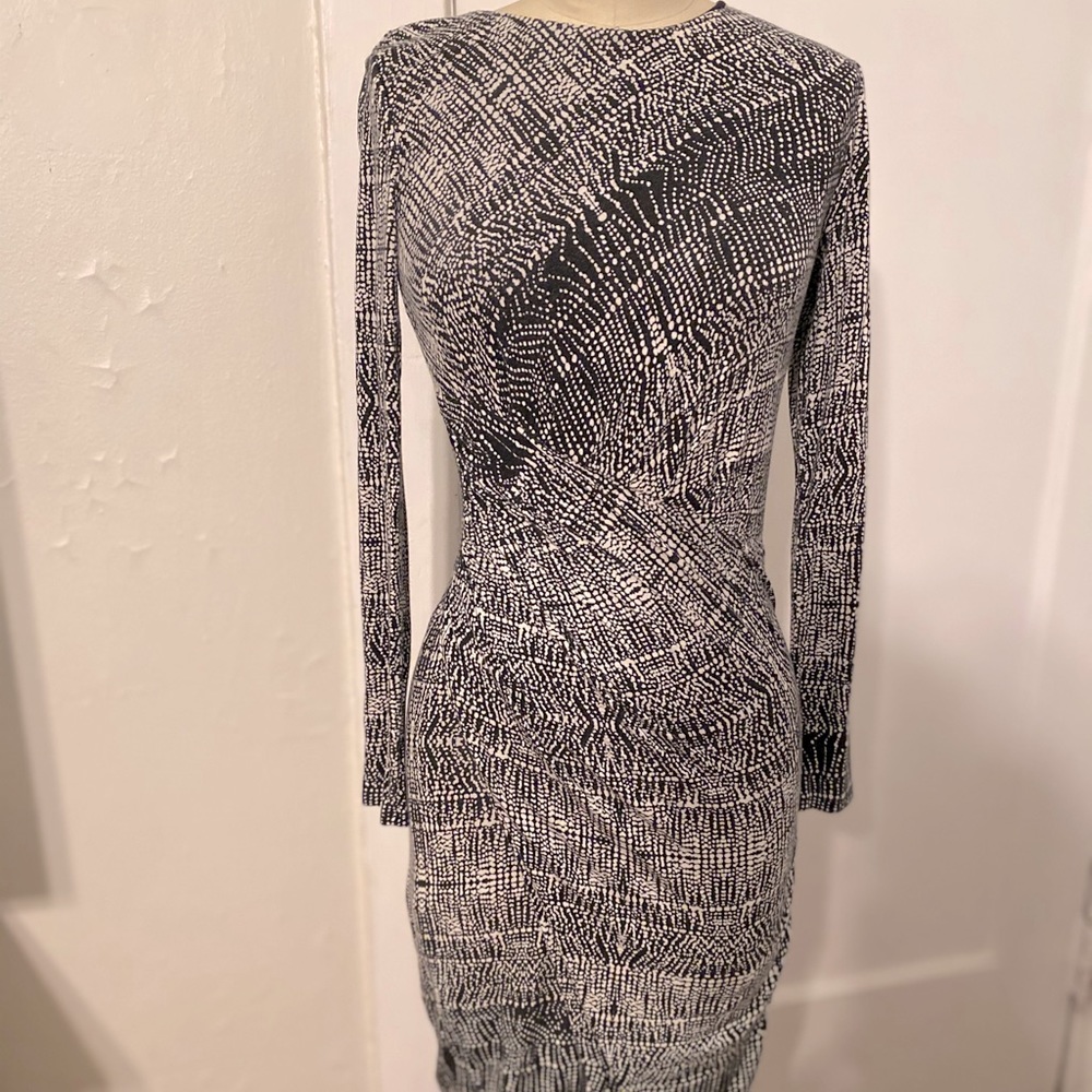 B&W long sleeve jersey dress